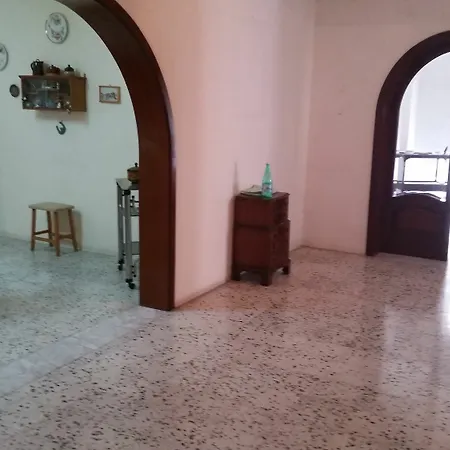 Demek Apartment *